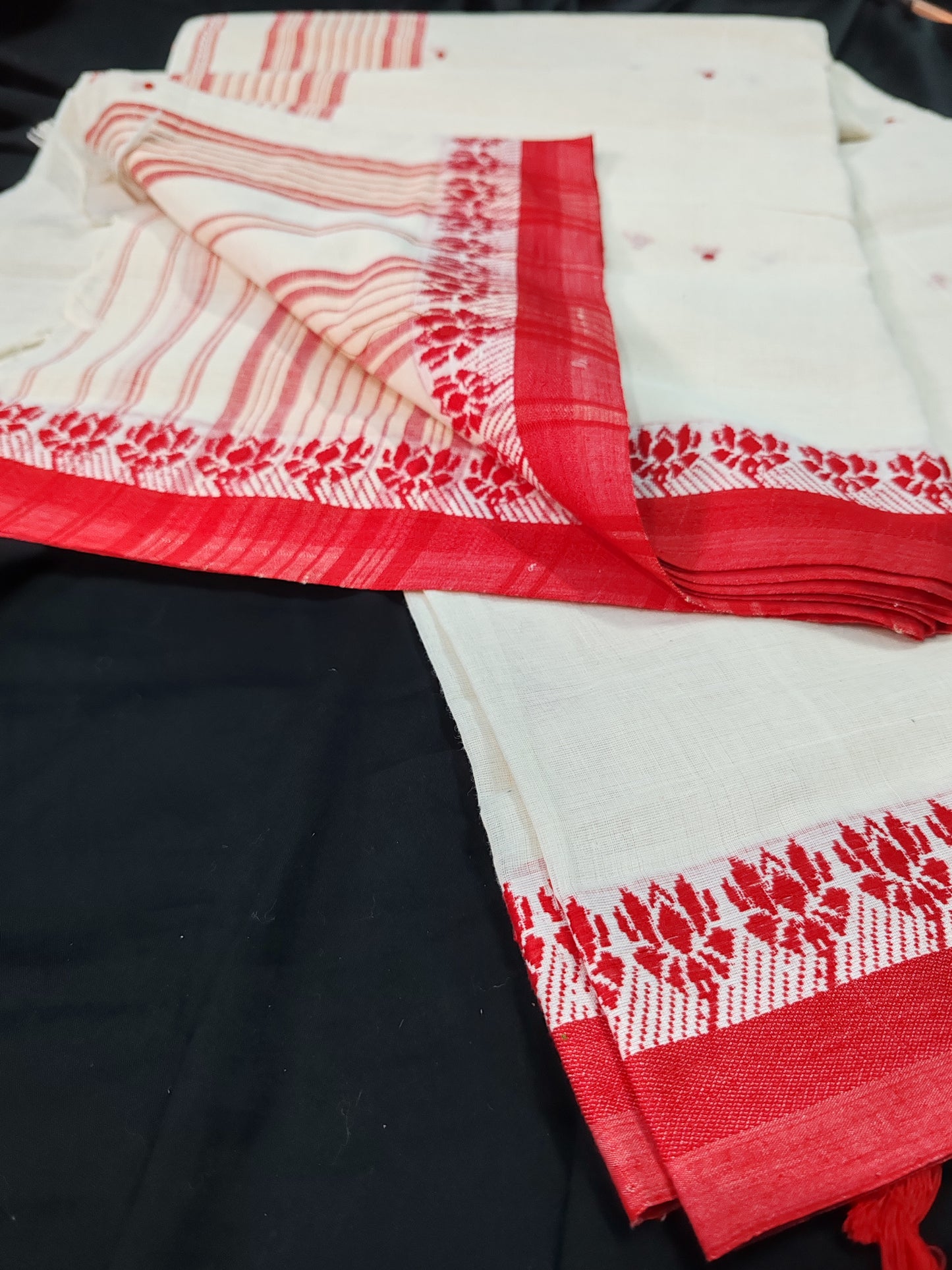 Red White Pure Handwoven Cotton Lotus Border Begampuri Saree