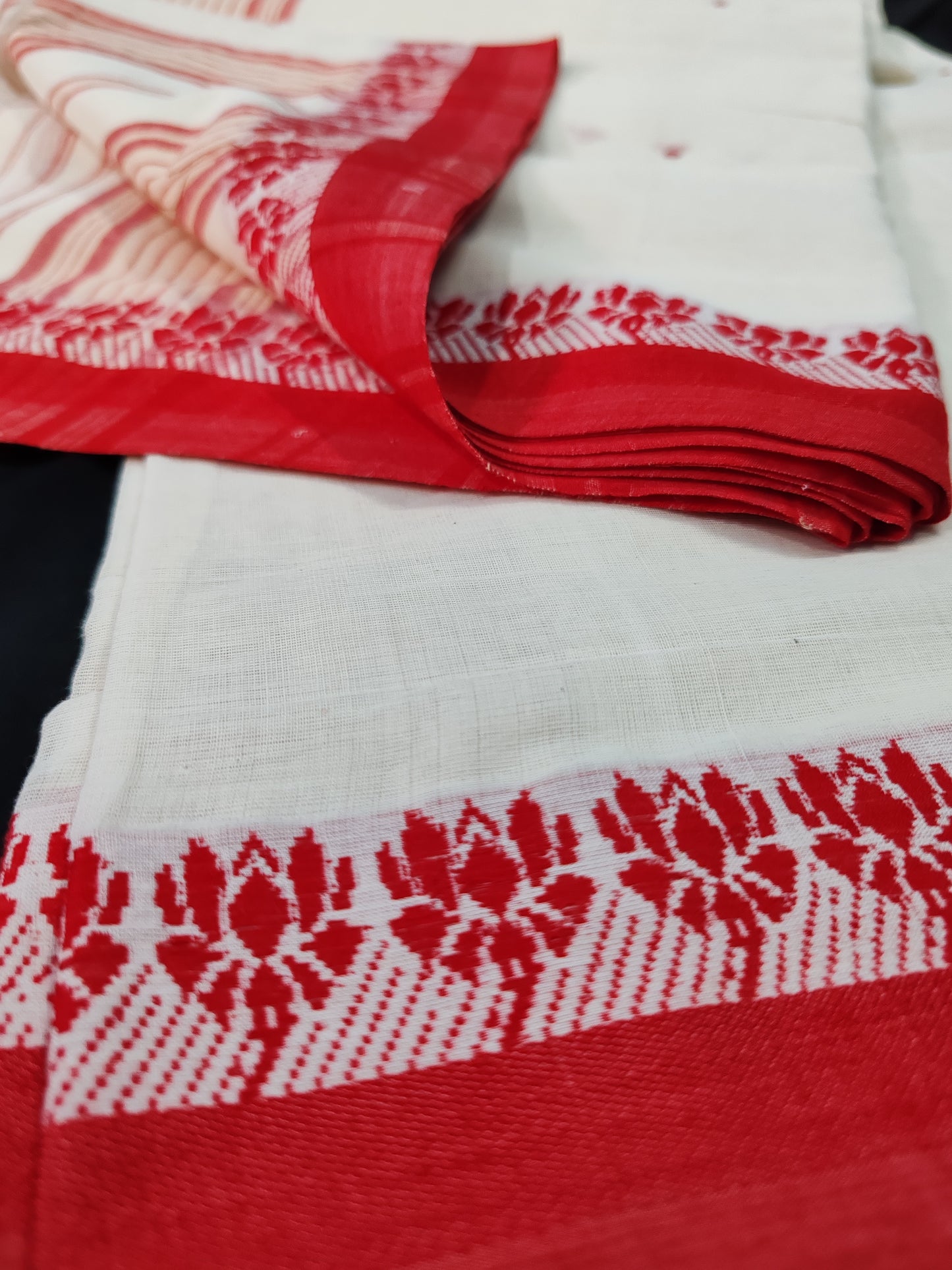 Red White Pure Handwoven Cotton Lotus Border Begampuri Saree